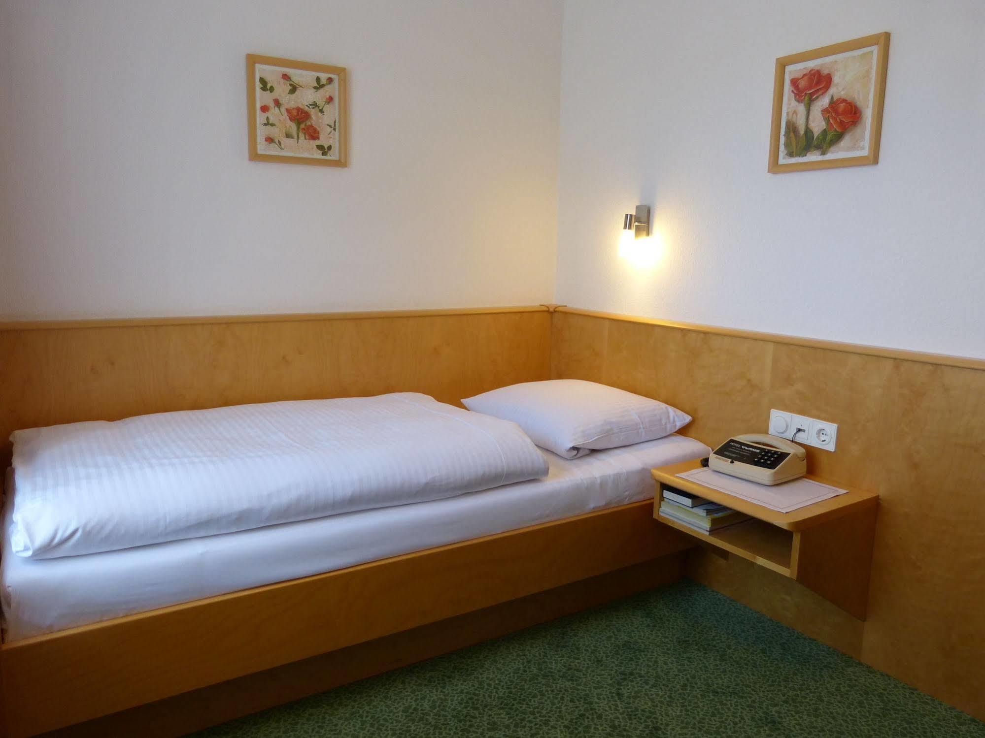 Hotel Wurms Дюселдорф Екстериор снимка