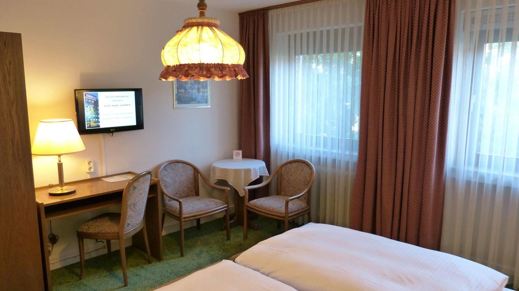 Hotel Wurms Дюселдорф Екстериор снимка