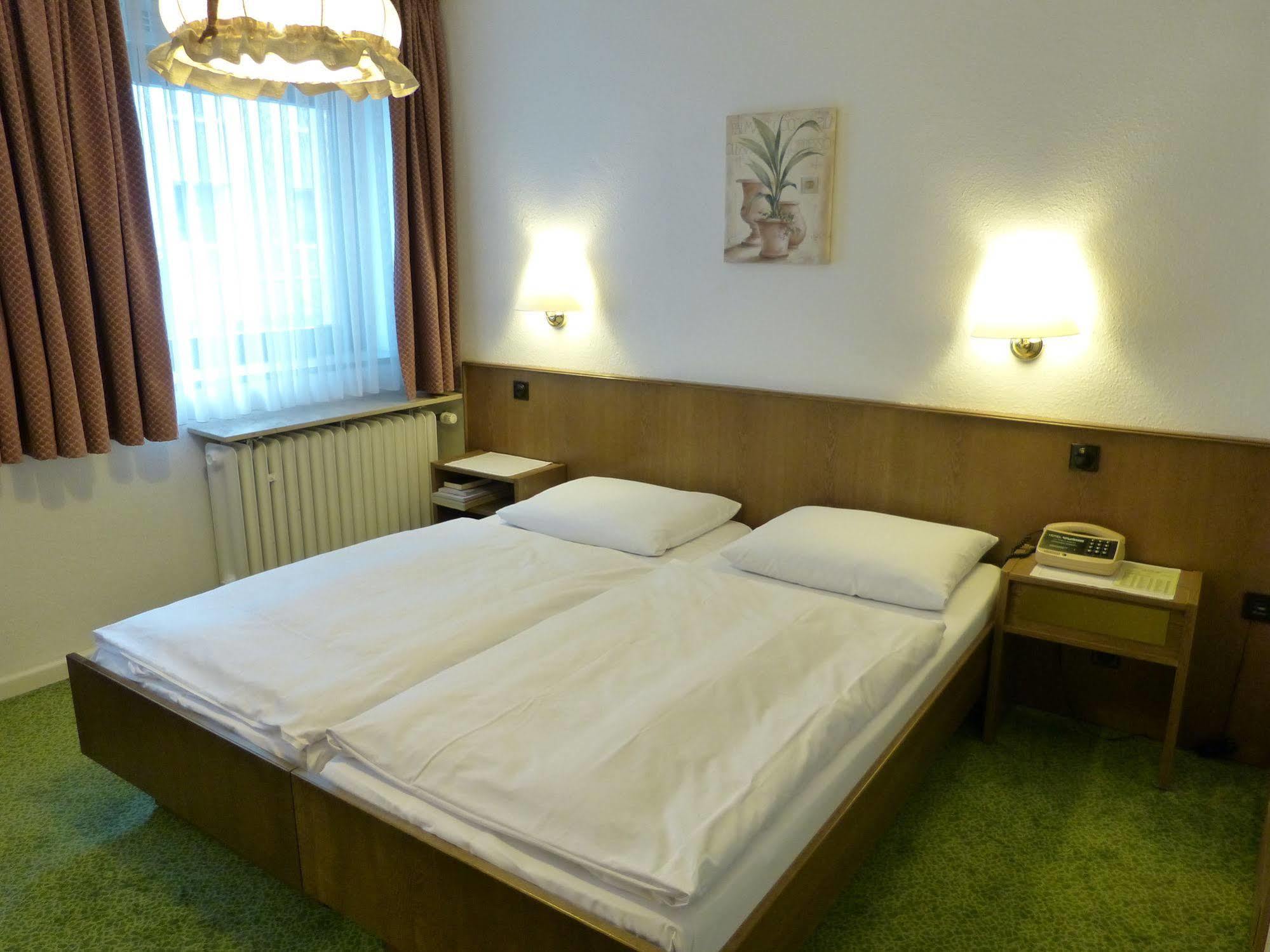 Hotel Wurms Дюселдорф Екстериор снимка