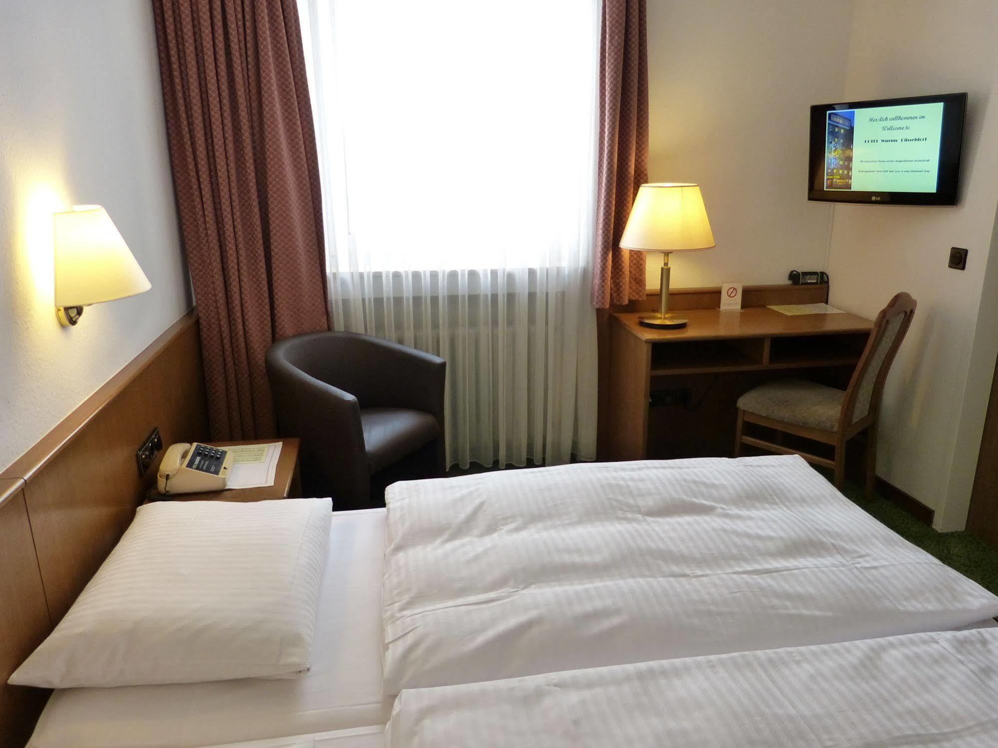 Hotel Wurms Дюселдорф Екстериор снимка