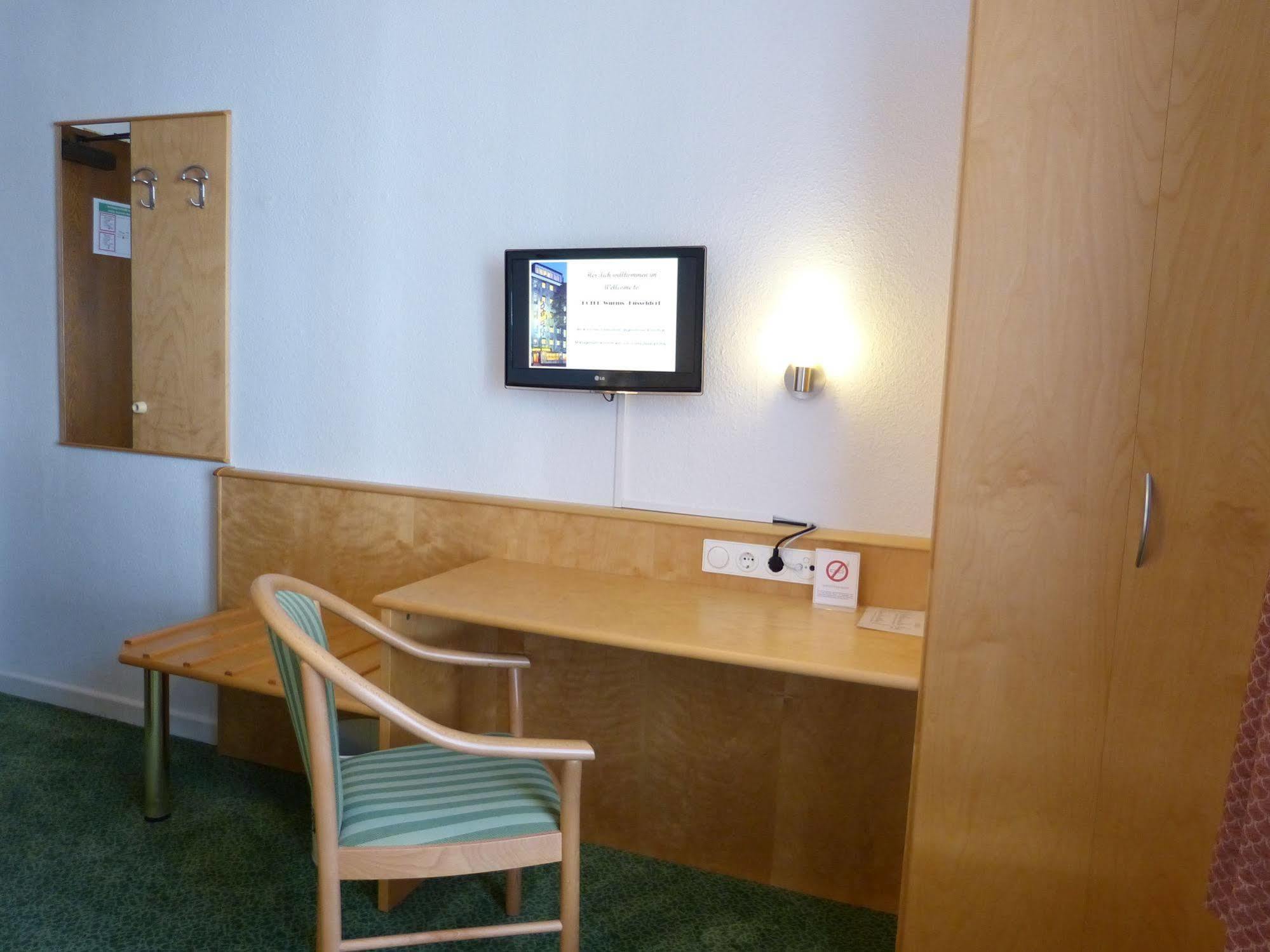 Hotel Wurms Дюселдорф Екстериор снимка