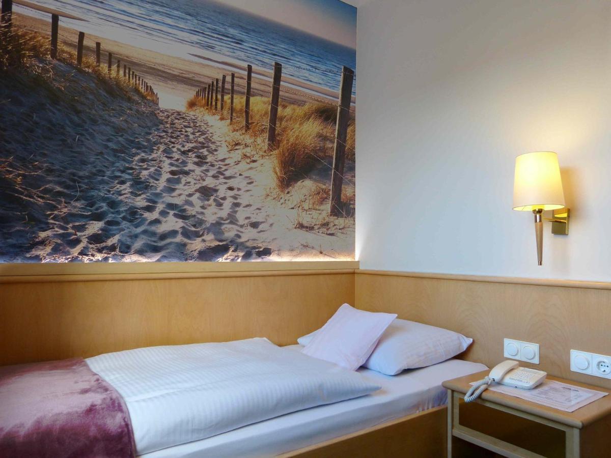 Hotel Wurms Дюселдорф Екстериор снимка