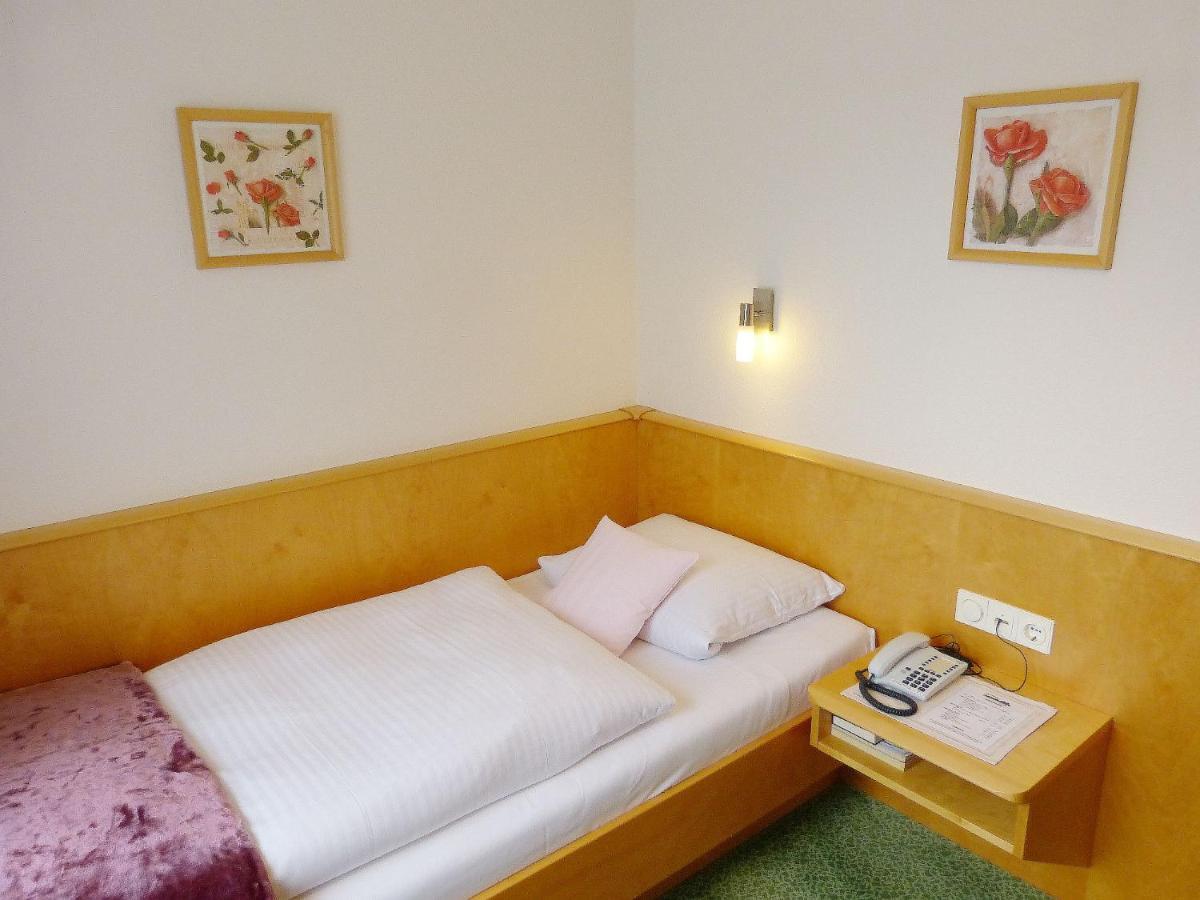 Hotel Wurms Дюселдорф Екстериор снимка