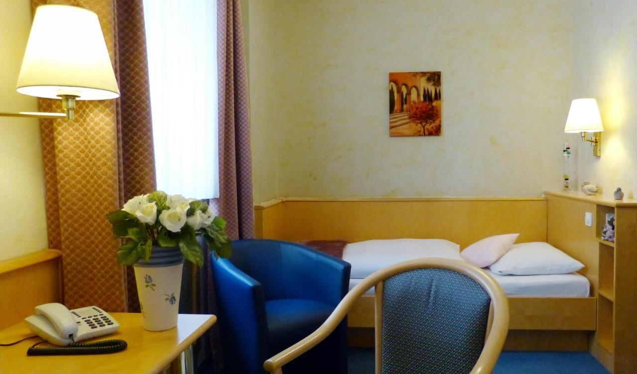 Hotel Wurms Дюселдорф Екстериор снимка
